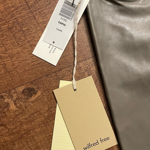 Aritzia Daria Vegan Leather Leggings High Rise Size Medium NWT - Picture 4 of 7